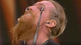 Man uses eye sockets to break two Guinness World Records