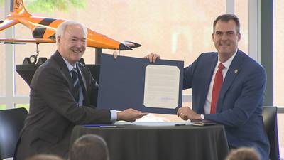 Oklahoma signs agreement with Arkansas for interstate air commerce and development