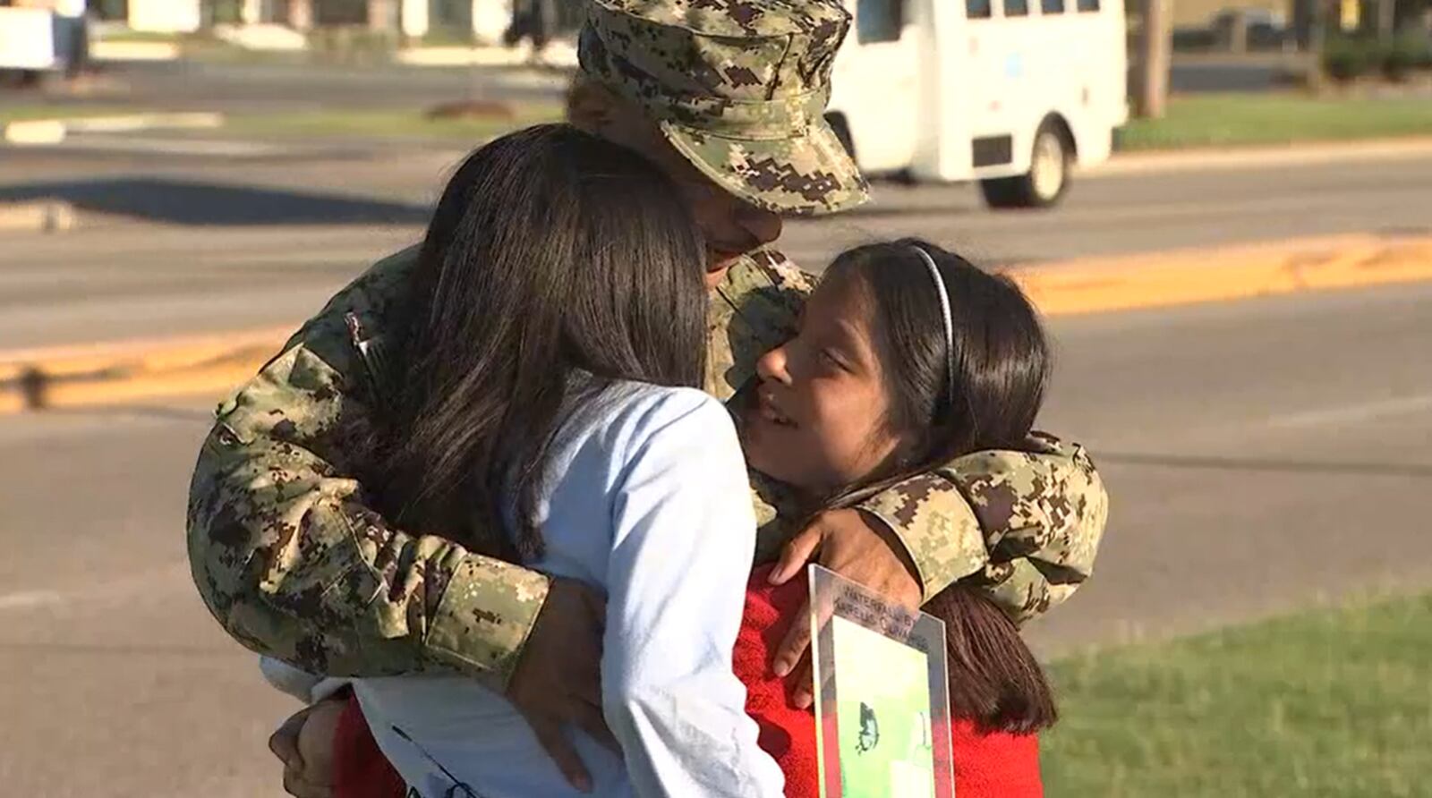 Broken Arrow teen surprised by military father’s 102.3 KRMG