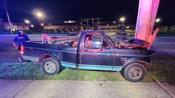 Driver blames Chihuahua for overnight crash in Tulsa