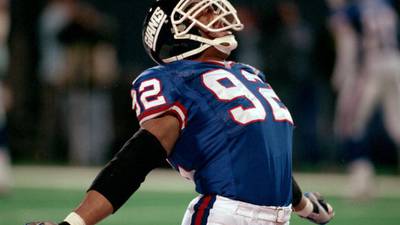 Former New York Giant Michael Strahan holds the Vince Lombardi trophy  News Photo - Getty Images