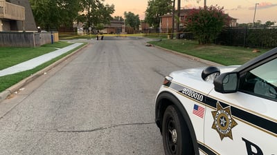 Tulsa police investigating a double shooting outside of Savanna Landing 