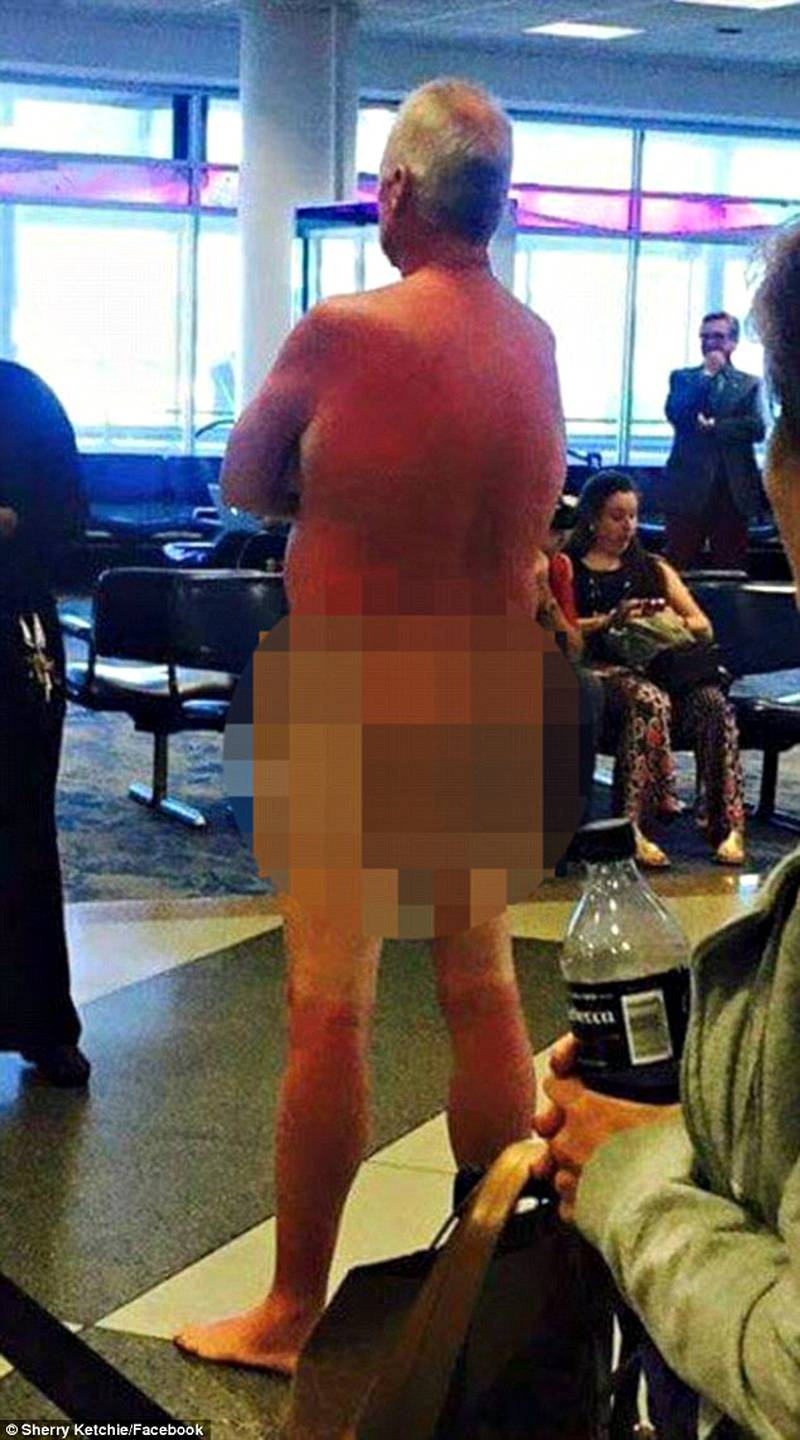 Man strips naked in protest after his US Airways flight was overbooked