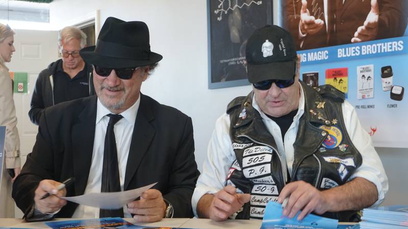 Jim Belushi and Dan Akroyd sign autographs for fans in Tulsa, Oct. 19, 2021